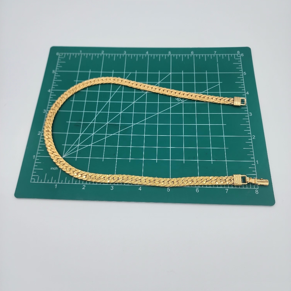 Elegant Gold Chocker Necklace - Picture 7 of 8